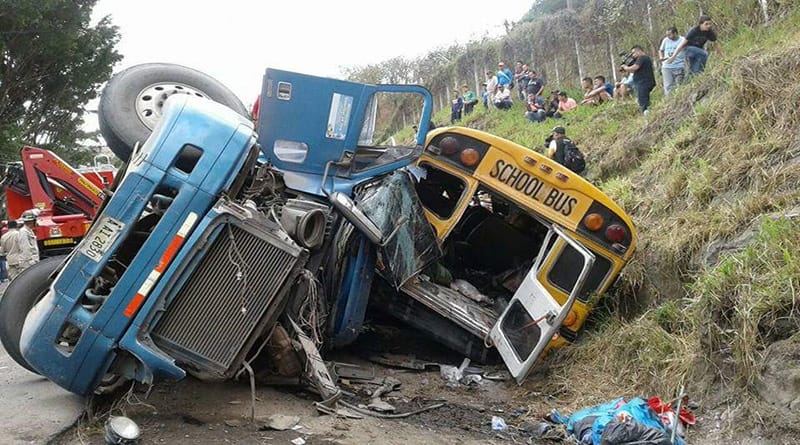 Honduras Choque Entre Bus Y Rastra En Salida Al Sur Deja Al Menos