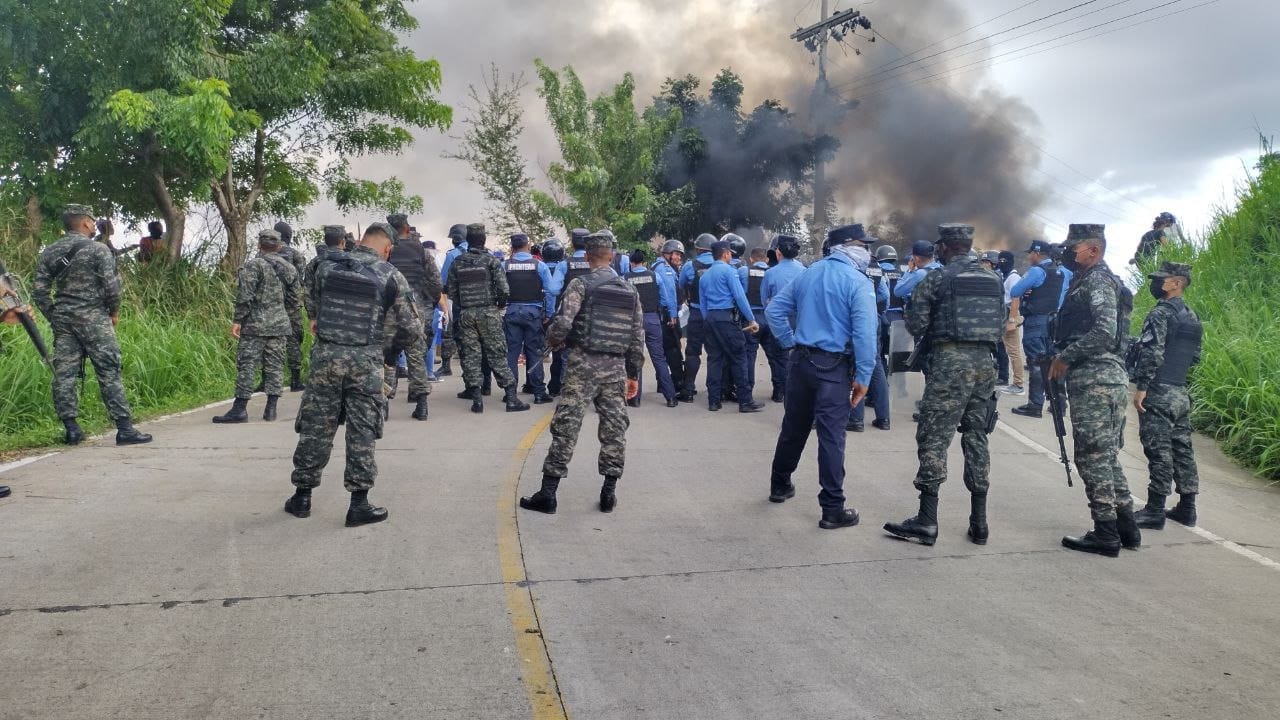 Garífunas son violentamente desalojados y capturados por policías en