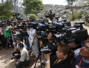 Los periodistas hondureños se las ingenian para investigar y develar casos emblemáticos de corrupción.
