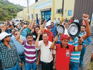 Gobierno nacionalista pretende desconocer derechos laborales adquiridos por empleados del SANAA.