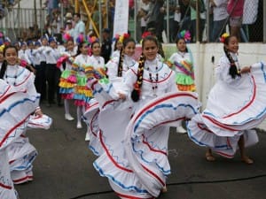 Las danzas folklóricas de Honduras desfilaron.