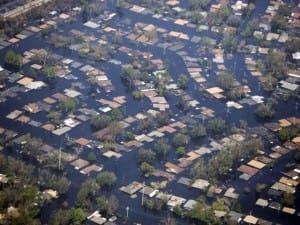 Katrina destrozó Nueva Orleans y la inundó casi por completo.