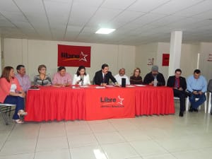 Durante la conferencia de prensa, el coordinador de Libre resaltó los yerros del actual gobierno nacionalista.