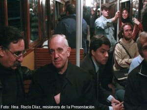 El Papa Francisco viaja en tren