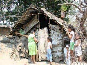 No se puede ser feliz viviendo en las condiciones que vive el pueblo hondureño y esto que se han mgastado mas de 180 mil millones en la redacción de la pobreza