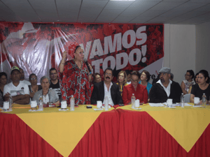 La exsenadora colombiana brindó una conferencia de prensa en la sede de Libre.