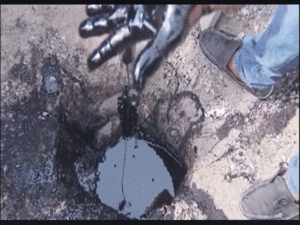 Este es el agujero que contiene el supuesto petróleo.