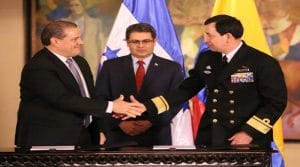La firma del convenio de la compra se verificó en la Casa de Gobierno de Honduras.