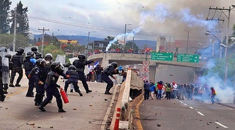 alto a la represión en Honduras