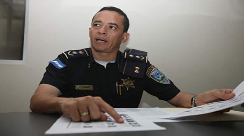 Capturan al comisionado de policía Leonel Sauceda