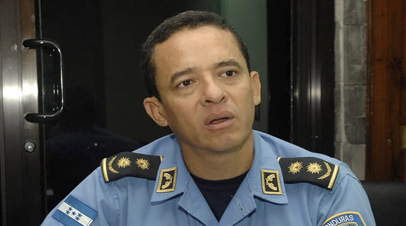 comisionado de policía Leonel Sauceda