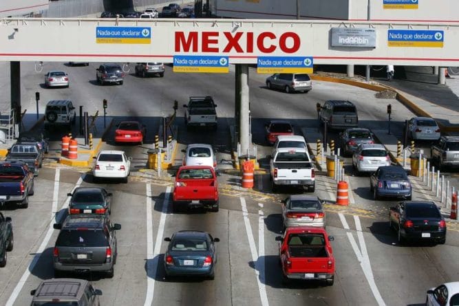 EE.UU. extiende cierre de frontera con México