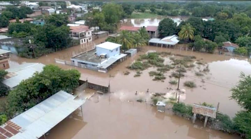 Río Humuya inunda barrios y colonias en Comayagua