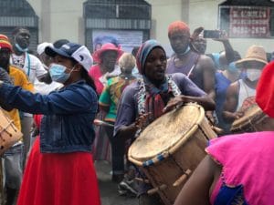 mujeres y niñas garífunas