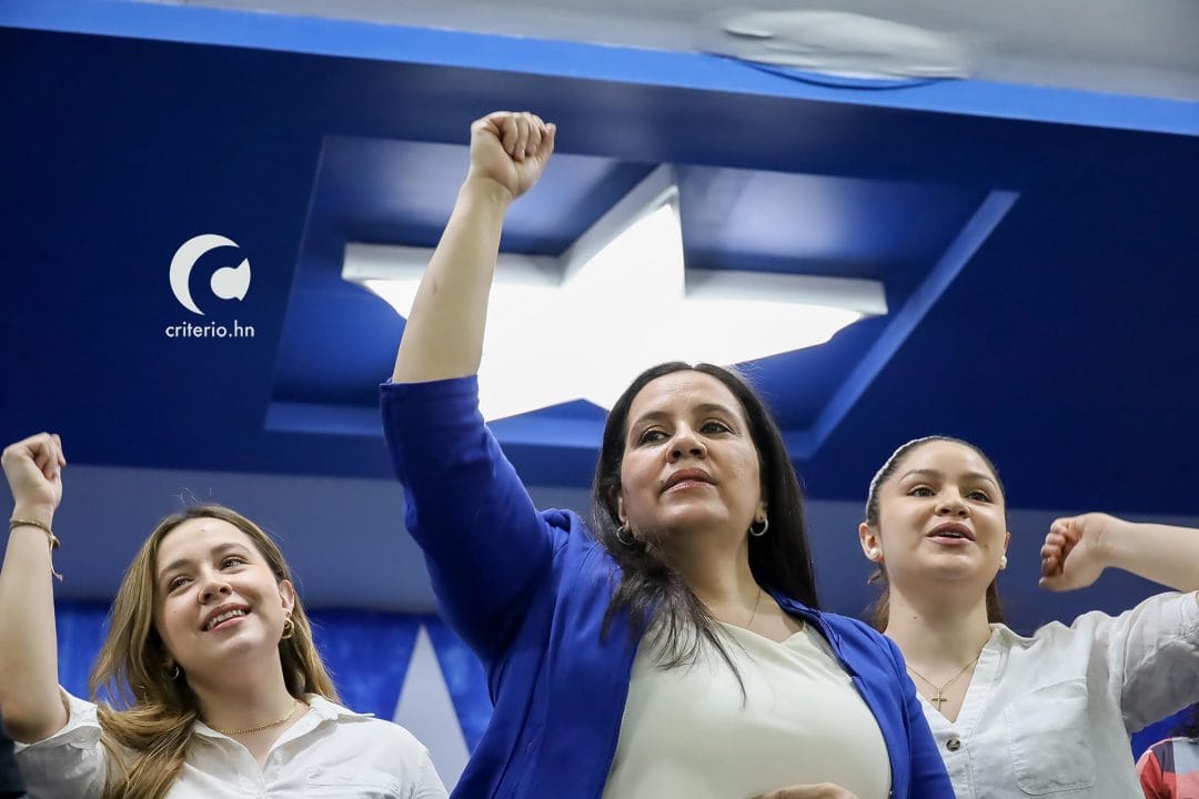 Ana García lanza precandidatura presidencial
